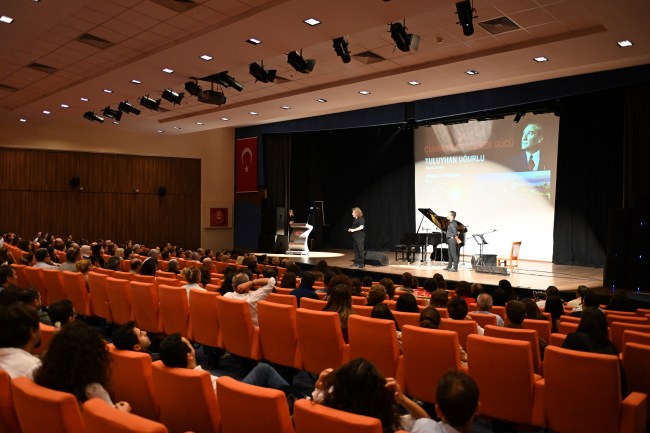 Erdemir, Cumhuriyetin 100’üncü yılını Tuluyhan Uğurlu konseri ile kutladı
