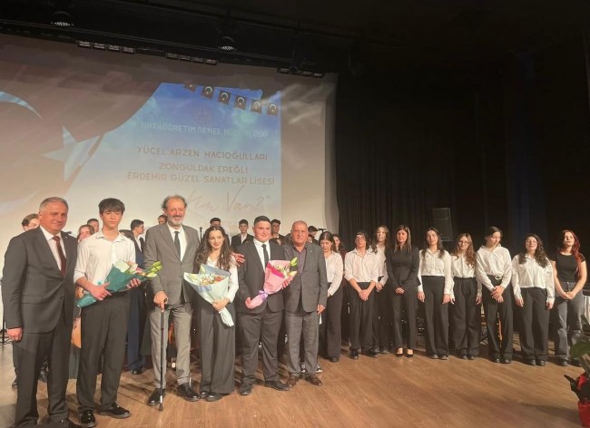 Sanatın Kalbi Ereğli’de Attı: “Kim Var?” gecesi ayakta alkışlandı!