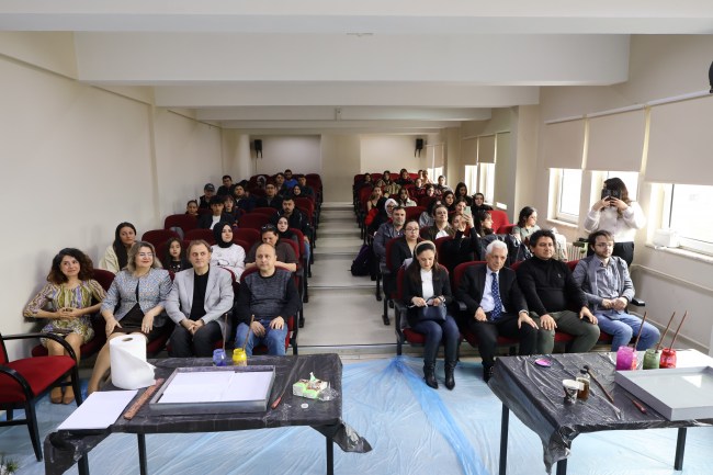 Teknolojiden Uzaklaşıp Ebru Sanatında buluştular