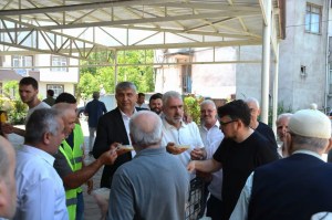 AŞURE GÜNÜNDE GÜLÜÇTE GÖNÜLLER BİR OLDU