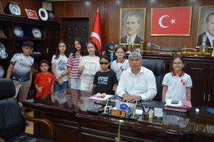 Karneler Başkan Amcalarına, Hediyeler Minik Yüreklere