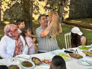 Kaymakam Yılmaz ile çocukların yüzünü güldüren buluşma