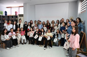 KIZ ÇOCUKLARI İLHAM VEREN KADINLARLA BULUŞTU