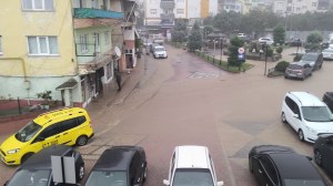 GÜLÜÇTE SEL VE SU TAŞKINLARINA BELEDİYE MÜDAHALESİ