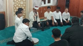 Roman çocuklardan Kadir Gecesinde muhteşem ilahi performansı