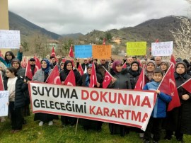 Köylüler beton santraline karşı eylem başlattı