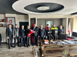 KAYMAKAM YILMAZ, EMNİYET MÜDÜRLÜĞÜNÜ KUTLADI