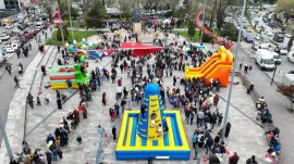 BELEDİYENİN 23 NİSAN ÇOCUK ŞENLİĞİ YOĞUN İLGİ GÖRDÜ