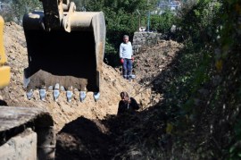 TOPÇALI VELİLER SOKAĞIN YÜZEY SUYU TAŞKIN SORUNU ÇÖZÜLÜYOR